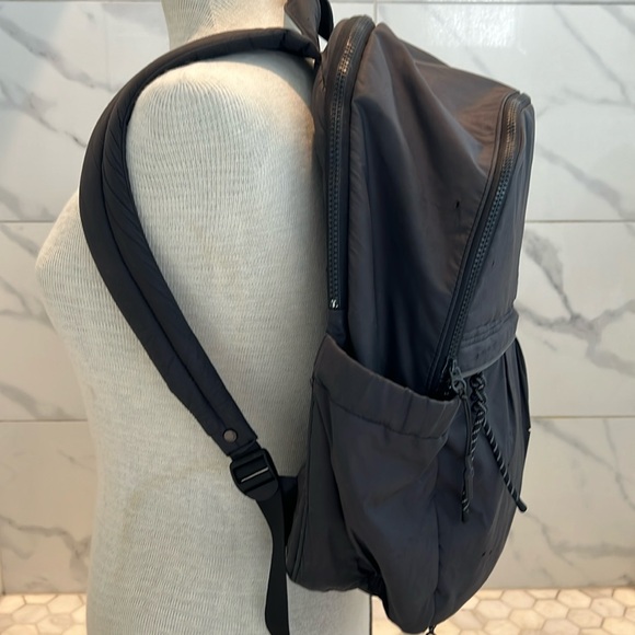 Lululemon Pack It Up Backpack 21L Black - Picture 8 of 16